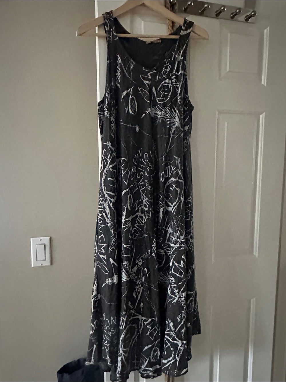 Black Graphic Print Sleeveless Maxi Dress